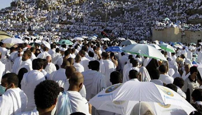 حجاج يؤدون مناسك الحج