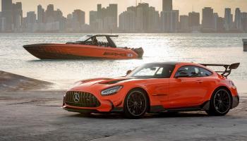 القارب الفاخر 41' Nighthawk AMG Black Series الجديد 