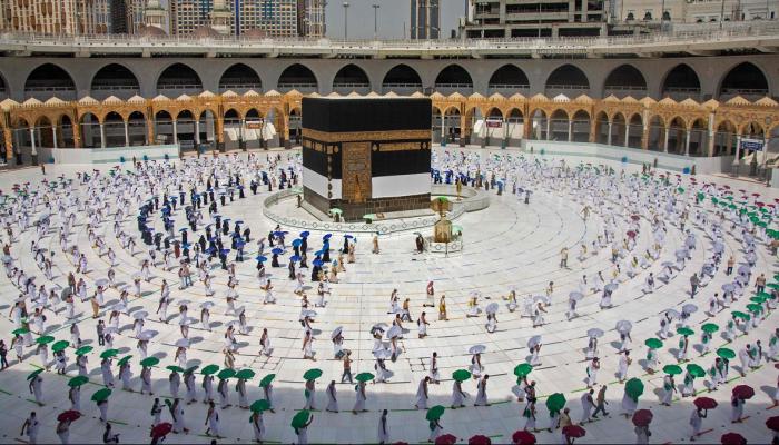 حجاج بيت الله يؤدون الفريضة خلال جائحة كورونا