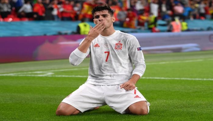 احتفال موراتا بهدفه في مباراة إيطاليا ضد إسبانيا