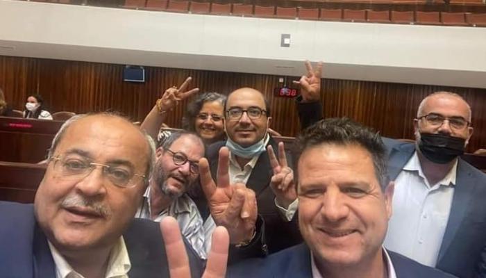 النواب العرب يحتفلون بإسقاط القانون