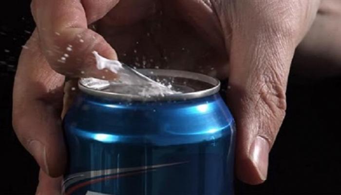 فتح عبوة غازية يتسبب في صدور أصوات مميزة