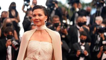 الممثلة ماجي جيلنهال في افتتاح مهرجان كان