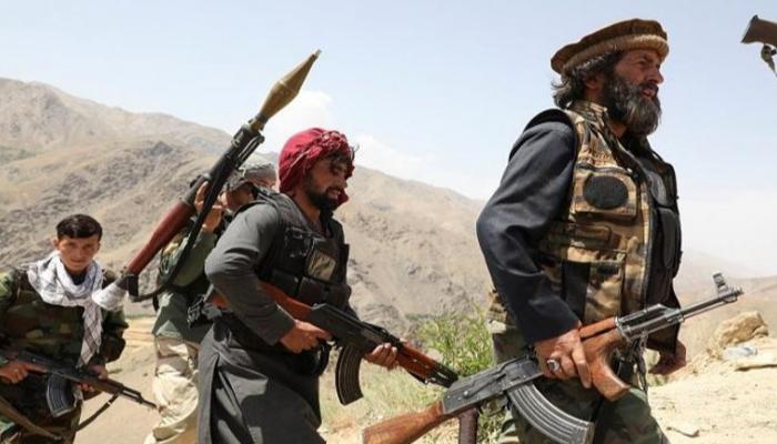 مسلحون موالون للقوات الأفغانية ضد طالبان - أرشيفية