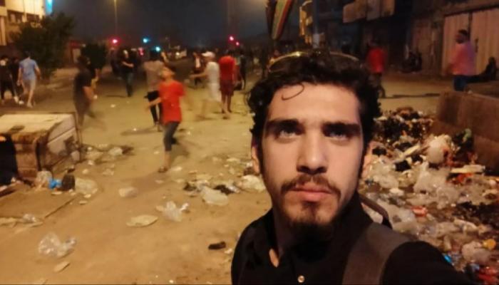الناشط العراقي علي المكدان خلال تظاهرات سابقة ببغداد