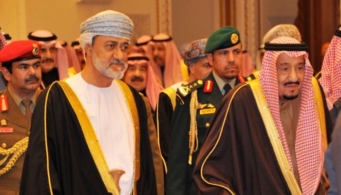  الملك سلمان بن عبدالعزيز والسلطان هيثم بن طارق 