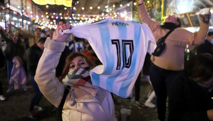 جماهير الأرجنتين تحتفل بليونيل ميسي