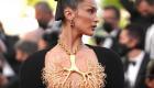 74. Cannes Film Festivali'ne Bella Hadid'in "altın akciğer" kolyesi damga vurdu