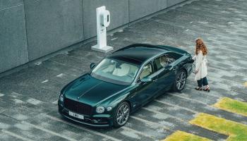 بنتلي Flying Spur الفارهة