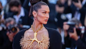 عارضة الأزياء الأمريكية بيلا حديد