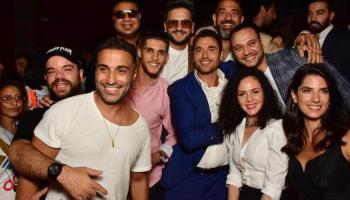 أحمد عز يتوسط نجوم فيلم