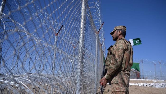 جندي باكستاني يحرس حدود بلاده مع أفغانستان- أرشيفية