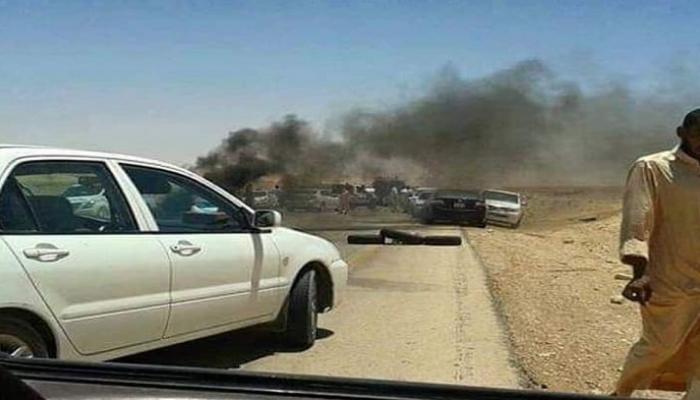 قطع الطريق في منطقة مزدة غرب ليبيا 