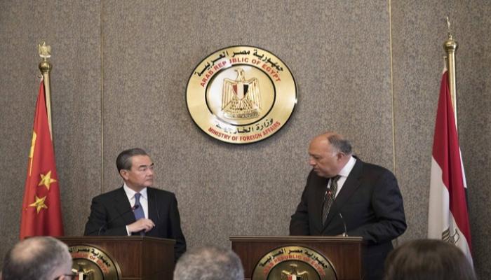 وزير خارجية الصين خلال زيارة سابقة للقاهرة ولقائه نظيره المصري