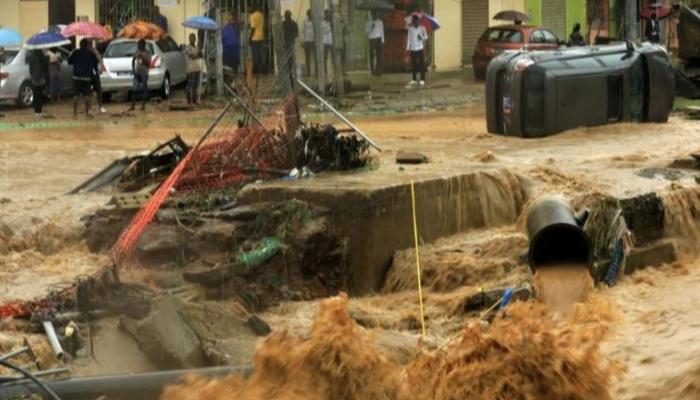 حادث تصادم نتيجة الفيضانات في ساحل العاج