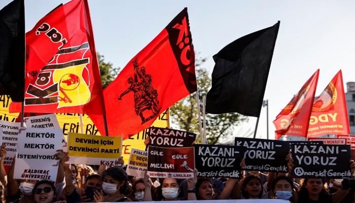 جانب من مظاهرات طلاب أتراك ضد تدخل الحكومة بالحياة الأكاديمية- رويترز