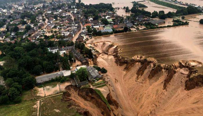 الفيضانات تسببت في دمار ببلدات وقرى في غرب أوروبا