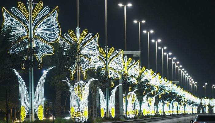 صور.. شوارع أبوظبي تتزين للعيد بـ2800 مجسم إبداعي مضيء