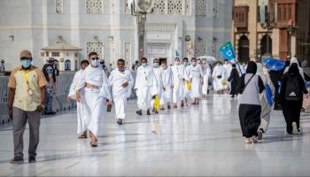 حجاج بيت الله يتوجهون إلى منى