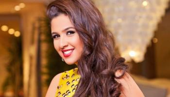 الفنانة ياسمين عبد العزيز