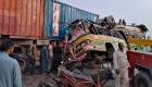 30 قتيلاً في حادث تصادم بباكستان