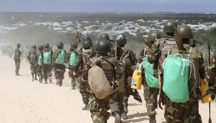 جنود من قوة حفظ السلام الأفريقية بالصومال (رويترز)