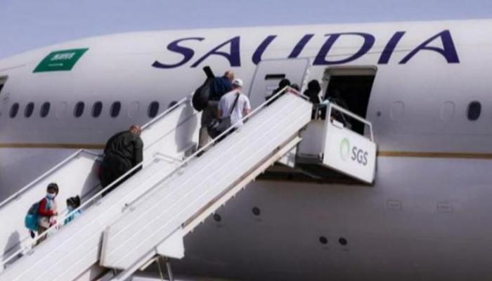 السعودية تمدد الإقامات والتأشيرات دون مقابل للمتأثرين بحظر السفر