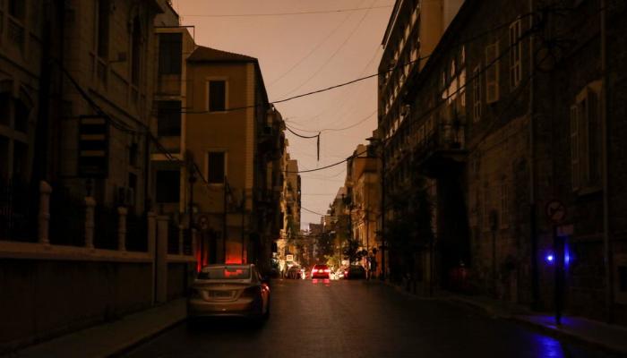 أحد شوارع بيروت بدون كهرباء