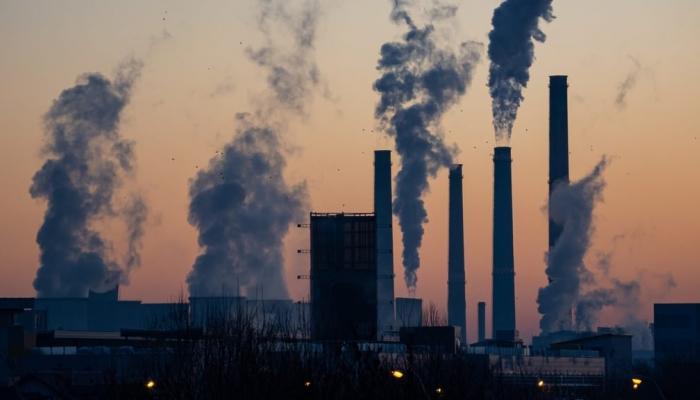 الوكالة الدولية للطاقة تحذر من مستويات قياسية للانبعاثات الكربونية