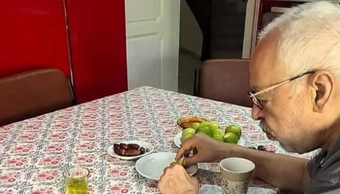 صور تثير الشكوك حول صحة زعيم إخوان تونس