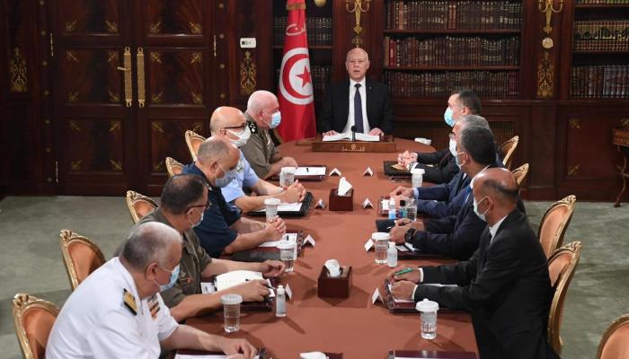 سعيد يعقد اجتماعا طارئا مع قيادات عسكرية وأمنية