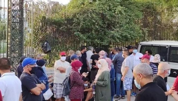 تجمع أمام البرلمان