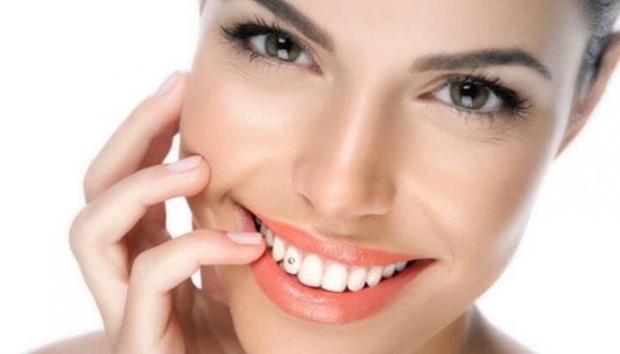 جواهر الأسنان تمنح المرأة مظهرا ساحرا يأسر الألباب