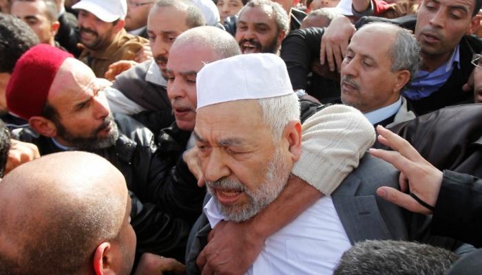 الغنوشي وسط حشد من المواطنين