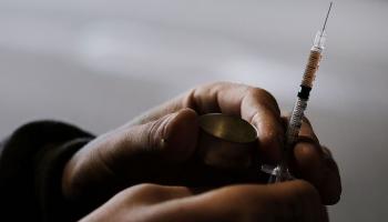 الطبيب حاول قتل الرجل بحقنة مخدرة