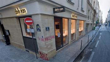 واجهة متجر دين فان الشهير للمجوهرات في وسط العاصمة الفرنسية باريس