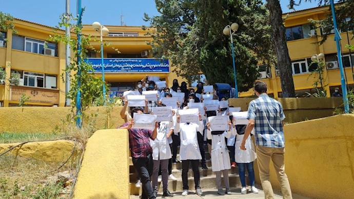 تجمع اعتراضی پزشکان در یاسوج
