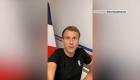Avec un T-shirt noir, Macron répond aux questions sur la vaccination sur Tik Tok