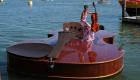 صور.. تكريم ضحايا كورونا في إيطاليا بقارب على شكل كمان