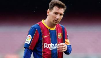 ليونيل ميسي قائد برشلونة السابق