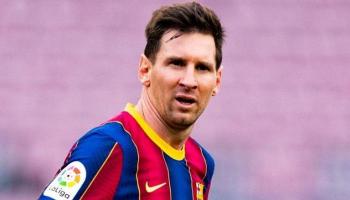 ليونيل ميسي قائد برشلونة السابق
