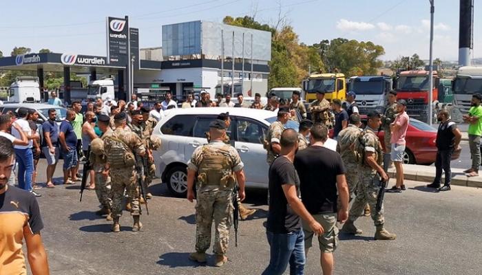 الجيش اللبناني خلال مداهمة إحدى محطات الوقود