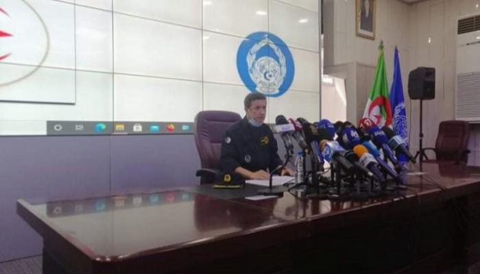 مدير الشرطة القضائية الجزائرية خلال المؤتمر الصحفي