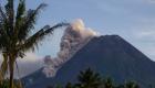 ثوران بركان ميرابي في إندونيسيا.. والرماد يحجب السماء