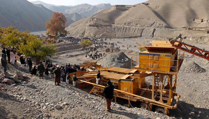 الأرض النادرة.. أفغانستان الممزقة تتربع بطانة من ذهب