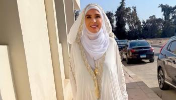 دينا ترتدي زي دورها في مسلسل 