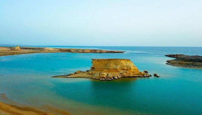شواطئ تبوك البكر.. مقصد سياحي لمحبي الاسترخاء والهدوء