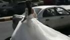 بالفيديو.. عروس تهرب بفستان الزفاف في الأردن.. ما القصة؟ 