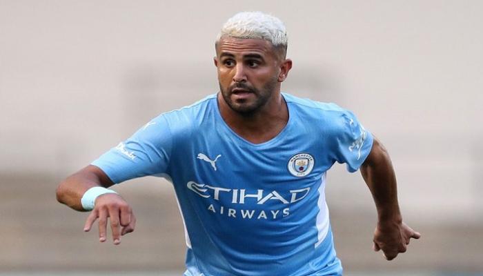 رياض محرز نجم فريق مانشستر سيتي ومنتخب الجزائر