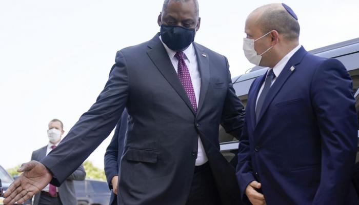 وزير الدفاع الأمريكي لويد جيه أوستن مرحبا برئيس الوزراء الإسرائيلي